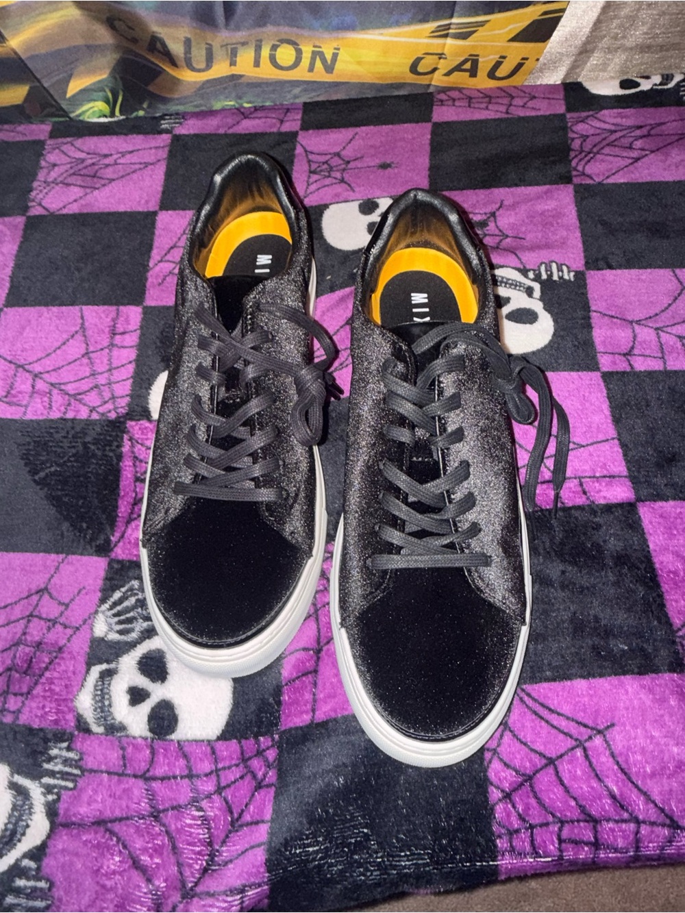 Mix No 6 Black Velvet Low-Top Casual Sneakers with White Sole